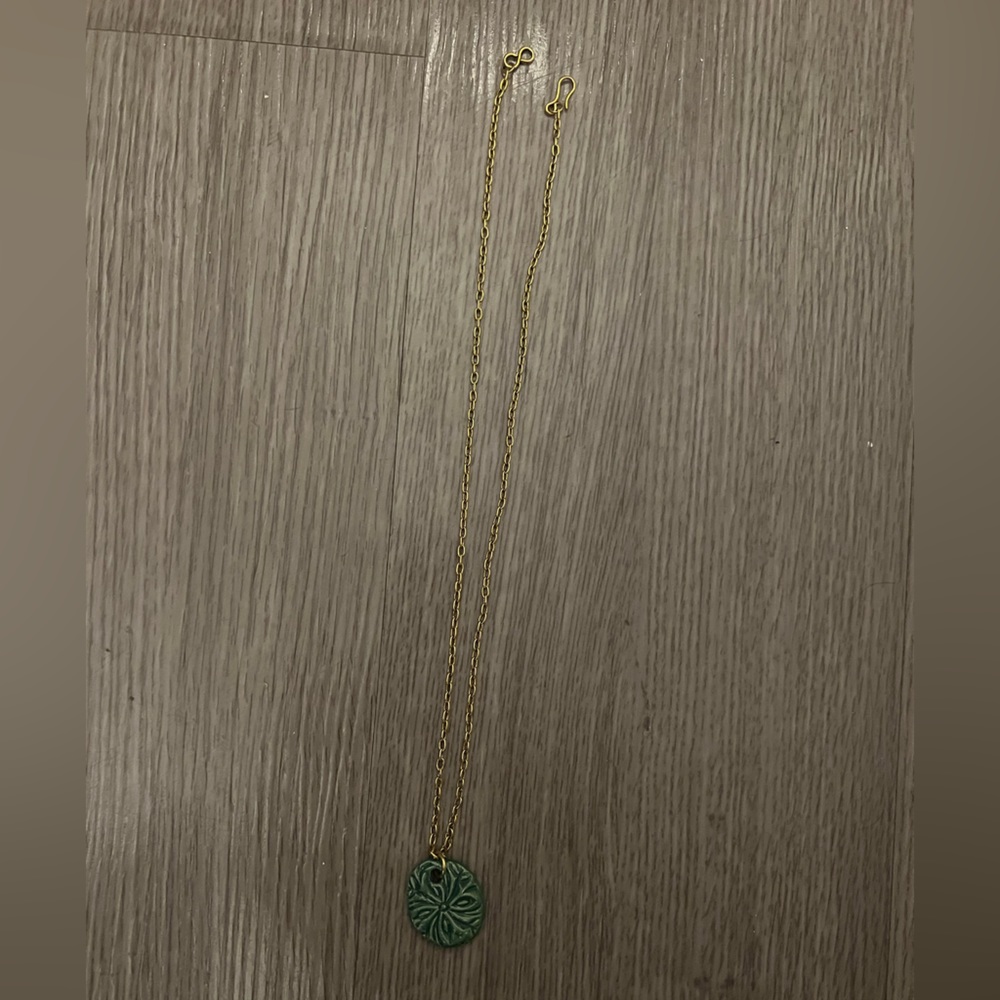 Green faux-stone gold colored chain necklace